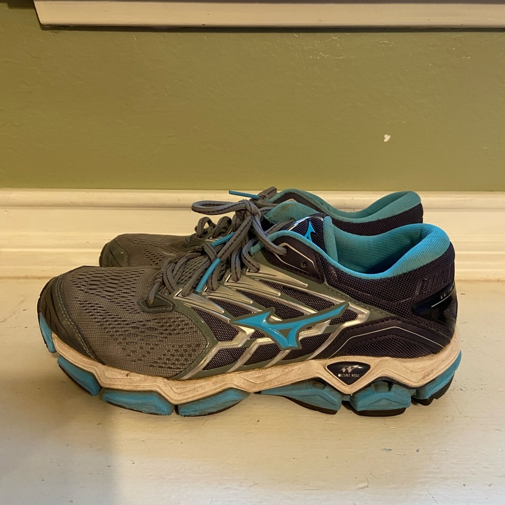 Brand new Mizuno wave  running shoes